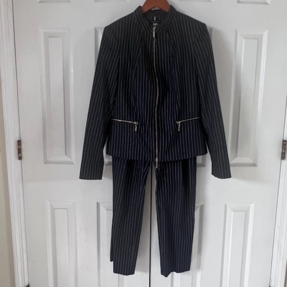 Tommy Hifliger Womens Striped Suit Striped Size 10 (Jacket) & 12 (Pants) - Picture 1 of 12